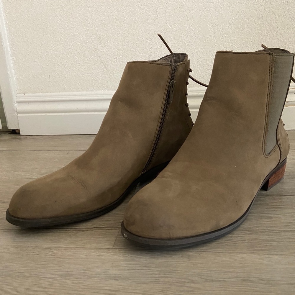 Array Logan’s Women’s Booties. - image 6